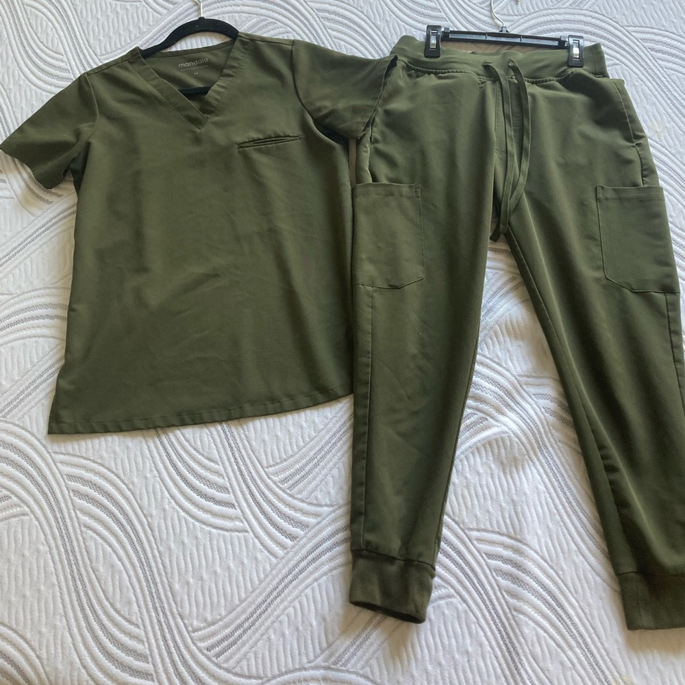 Mandala Olive Green Scrubs XS/XSP